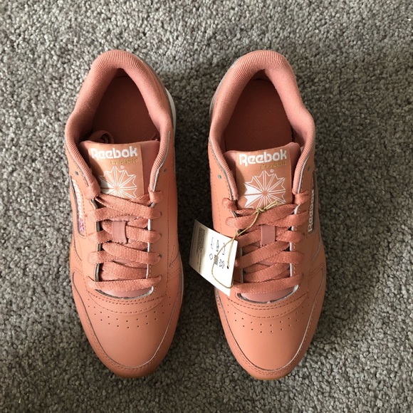 Reebok Women's Classic Leather Light Pink Running Shoes Multiple Sizes - Picture 6 of 7